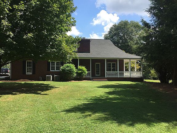 3rd image of 5701 Glenlyn Dr