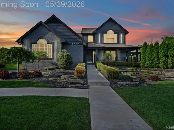 5729 Woodfield Pkwy, Grand Blanc, MI 48439