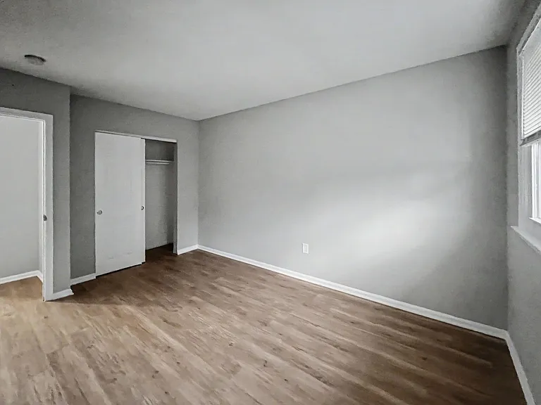 200 E Maple Ave — Photo 16