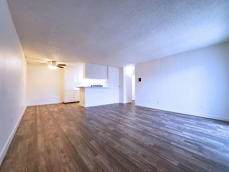 Sandalwood Apartments — Photo 4