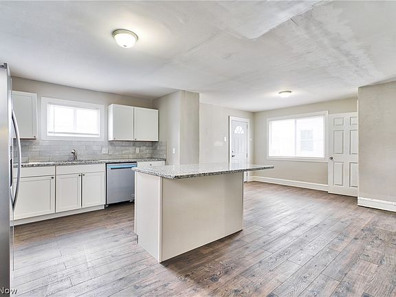 5th image of 2215 W 105th St