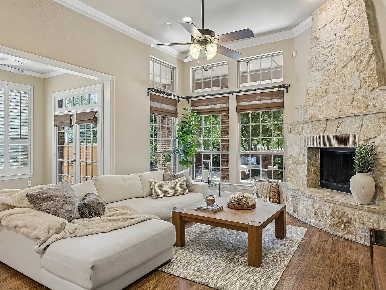 4 bed, 3805 sqft, $4,145 — Photo 3
