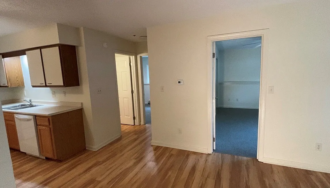 2 bed, 650 sqft, $1,400 — Photo 3