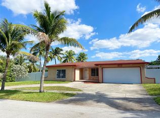 511 NW 83rd Way, Pembroke Pines, FL 33024