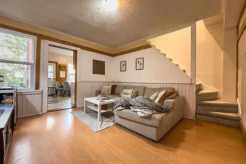71 Suffolk St W Photo 1