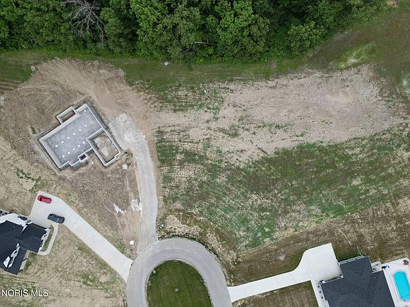 4th image of 135 Coach House Loop