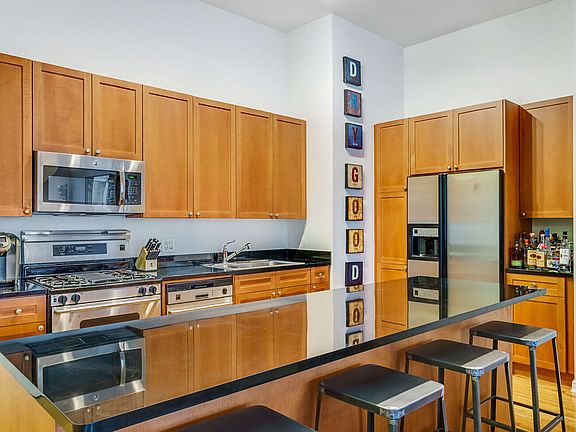 3rd image of 252 7th Ave APT 6Y