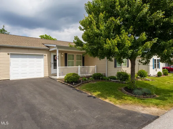 105 Lily Pearl Dr, Hollidaysburg, PA 16648