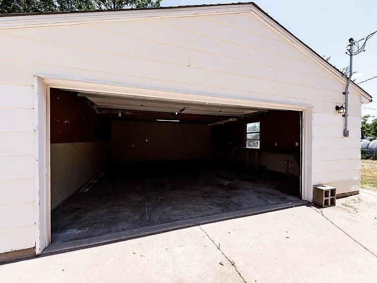 129 Ely St — Photo 41