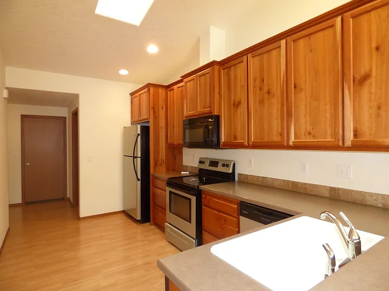 619-621 S Broad St — Photo 14