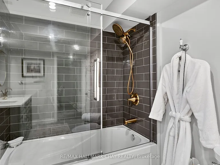 46 Essa Rd #LOWER — Photo 15