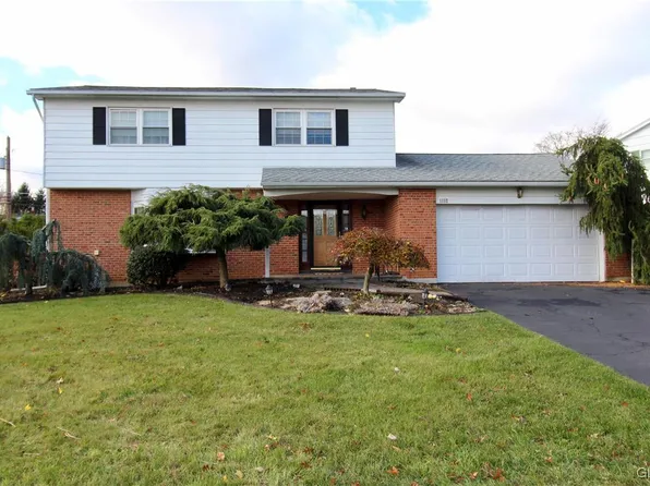 1332 Hickory Rd, Macungie, PA 18062