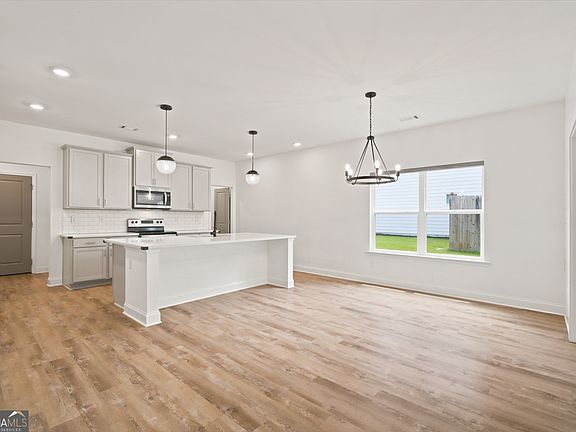 4th image of 2965 Vinca Dr