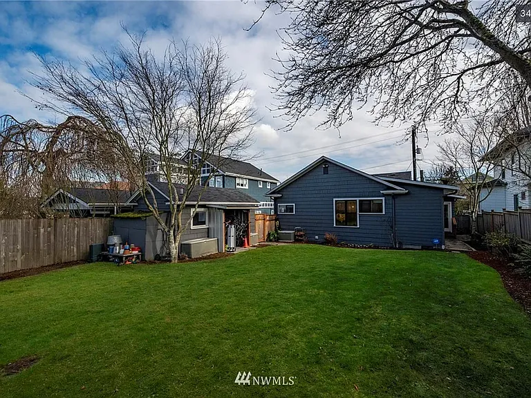 1609 Warren Ave N — Photo 9