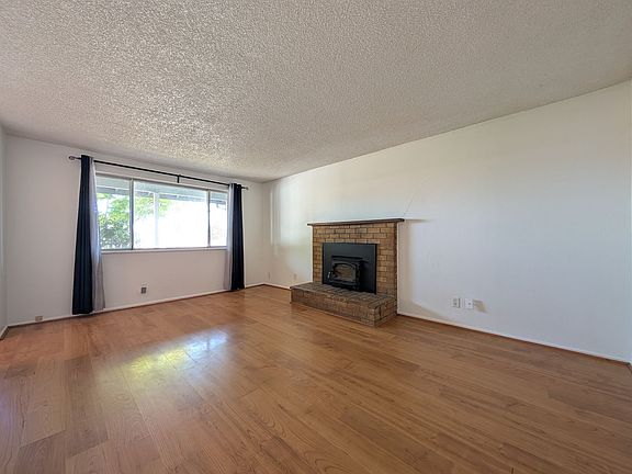 5th image of 1320 Candlelight Dr