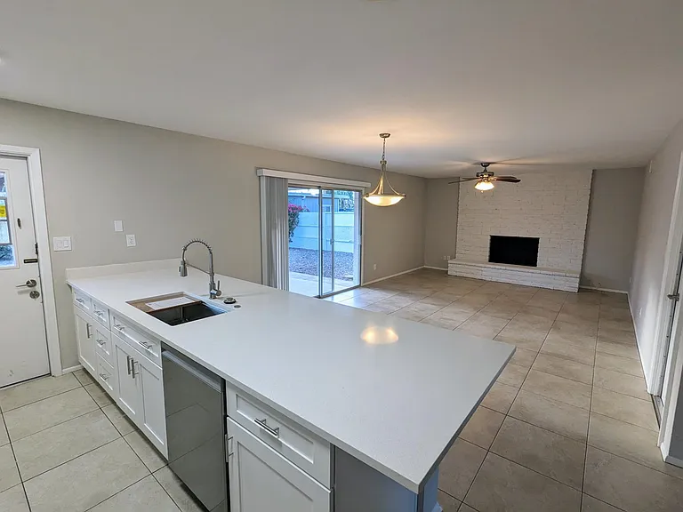 4715 S Hazelton Ln — Photo 8