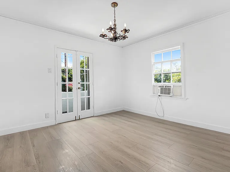 262 S Spalding Dr #1/2 — Photo 5