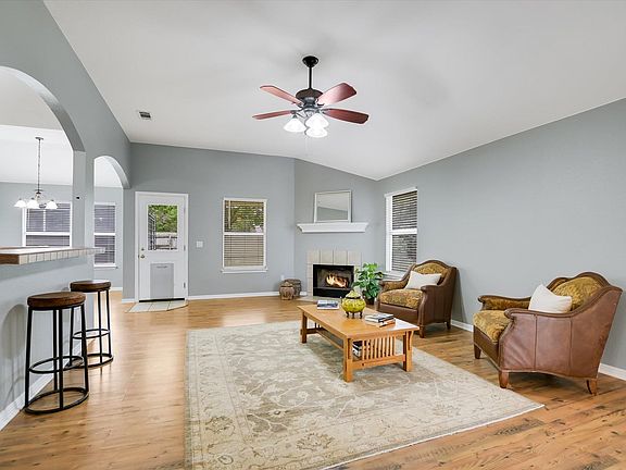 5th image of 5 Dogwood Dr