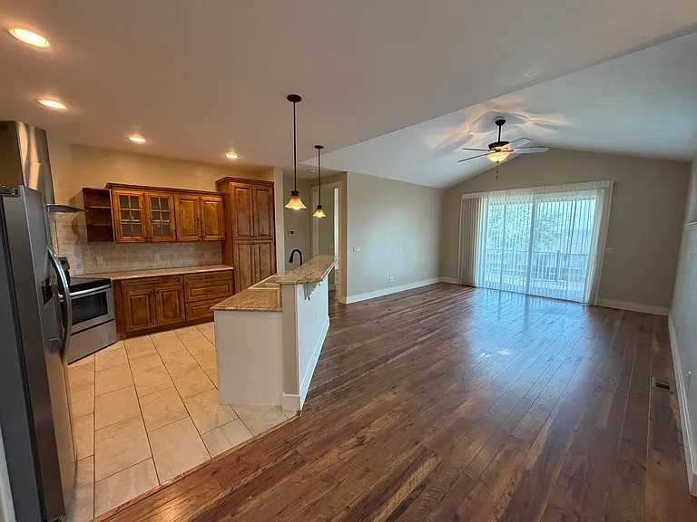 815 Parkway Dr — Photo 3