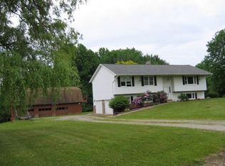 10431 Meadowhurst Ln, Chardon, OH 44024