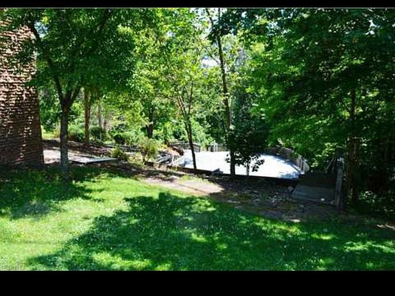 2nd image of 127 Deerwalk Cir