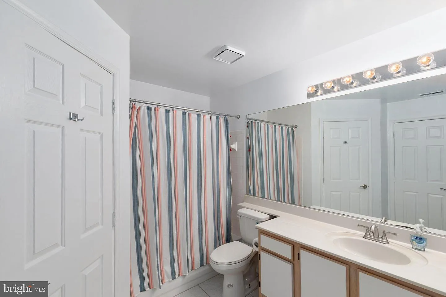 2 bed, 980 sqft, $1,725 — Photo 2