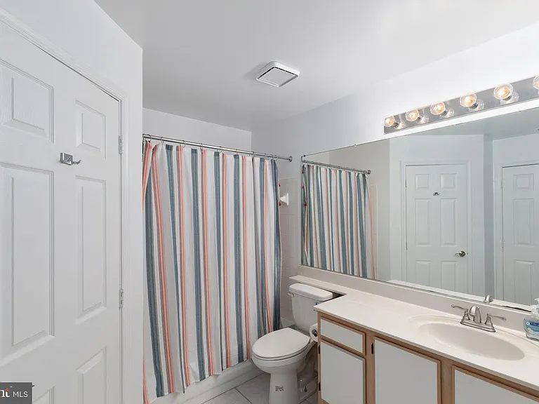 4406 Silverbrook Ln #302 — Photo 2