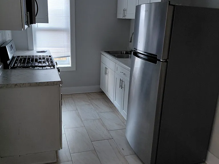 1924 W 78th St #2N — Photo 5