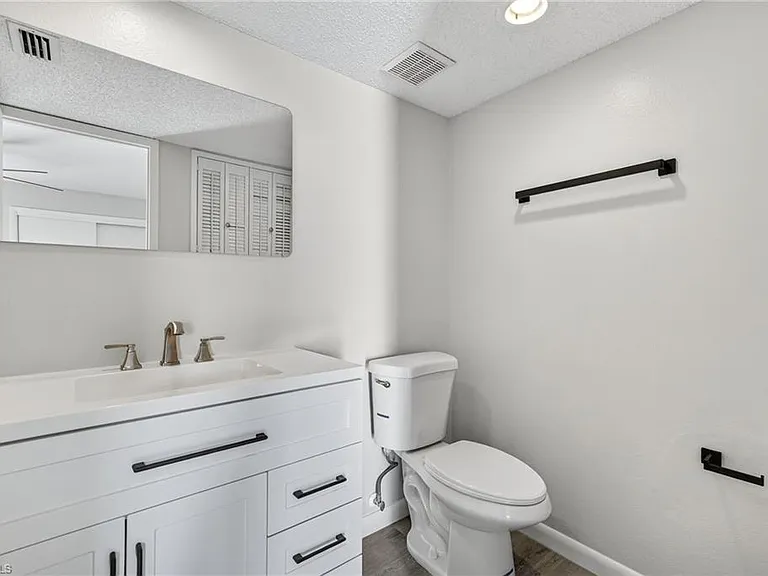 7400 College Pkwy #7C — Photo 15