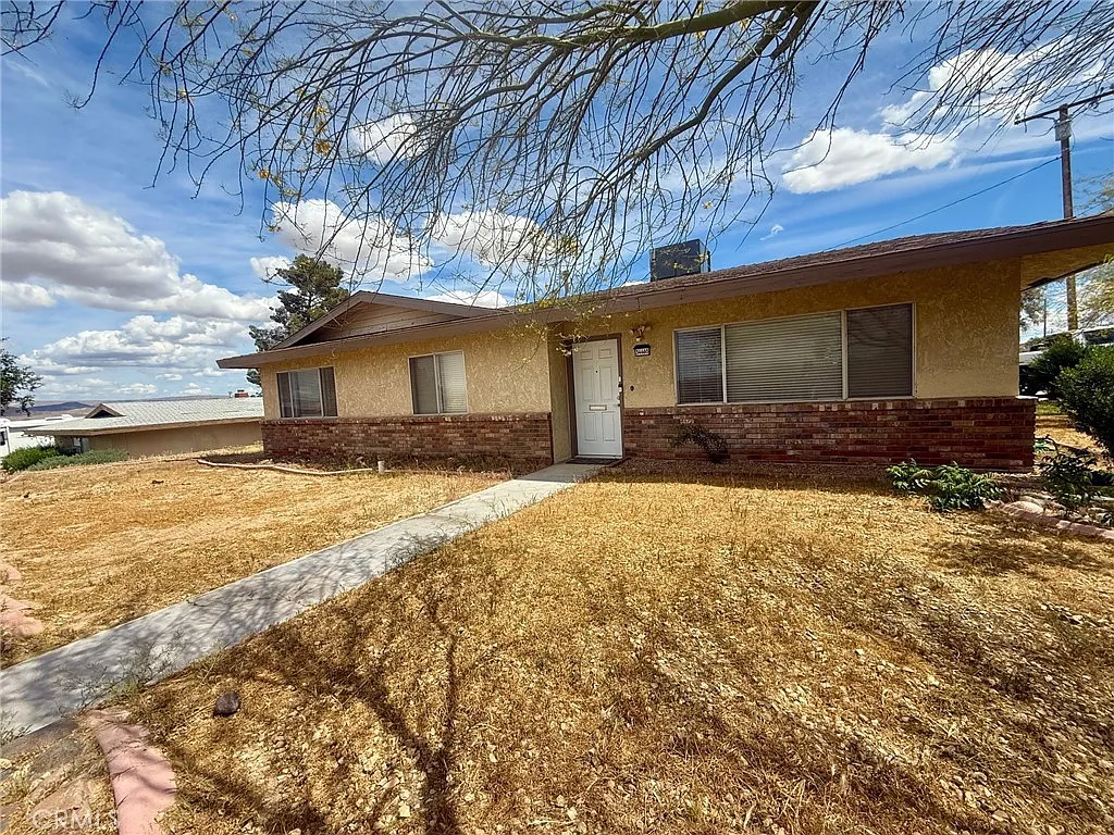 3 bed, 1258 sqft, $2,200 — Photo 2
