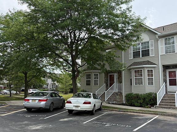 3rd image of 12 Ashley Ct
