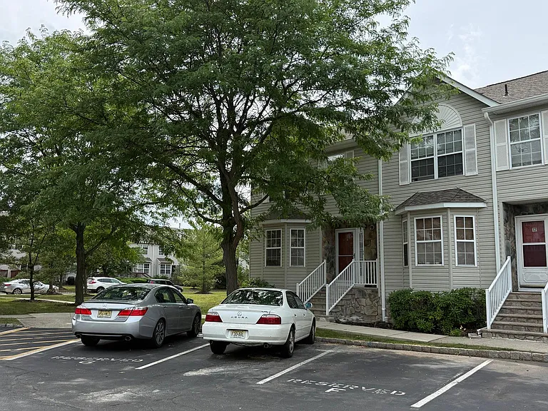 12 Ashley Ct — Photo 3