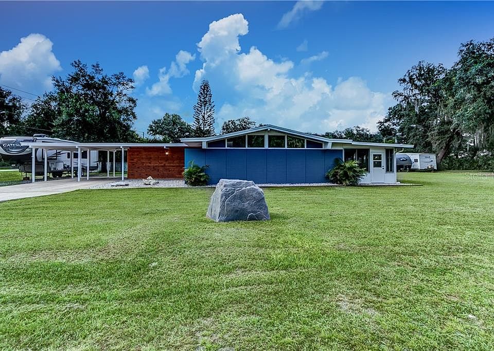 1st image of 2207 Poinsettia Ln