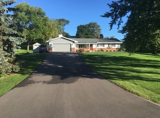 N2W27366 Arrowhead Trl, Waukesha, WI 53188