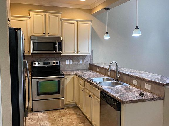 3rd image of 2320 B Dovedale Dr