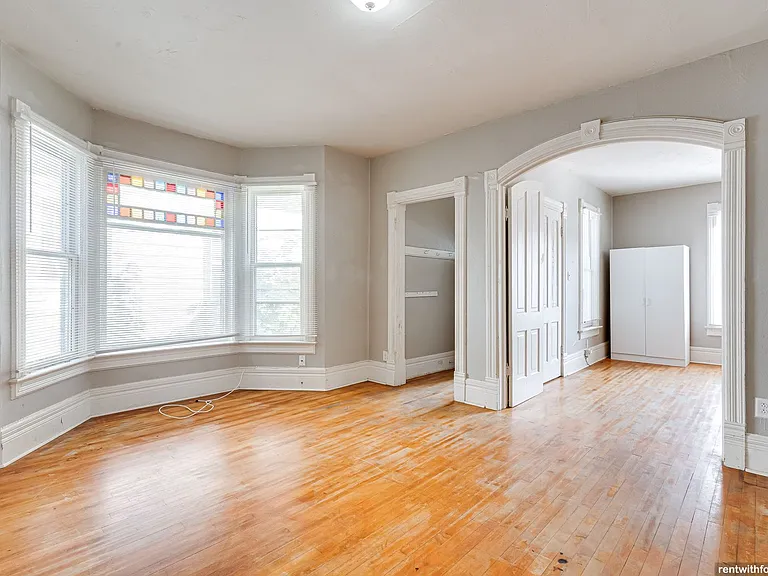 218 E. 8th St. — Photo 3