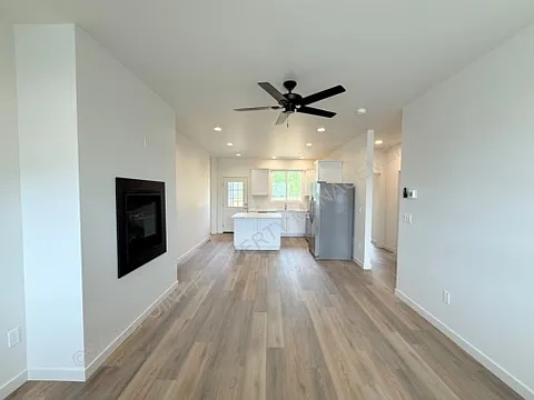 609 W 2nd Ave — Photo 10