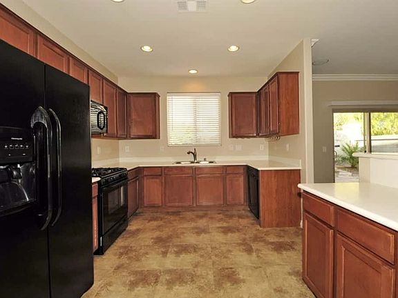 4th image of 892 Pittston Ave