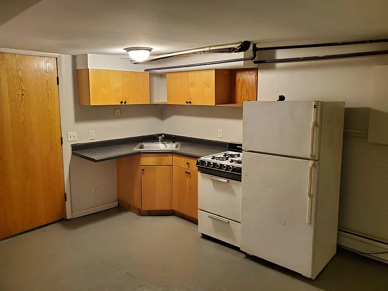 1317 W Roscoe St #G — Photo 3