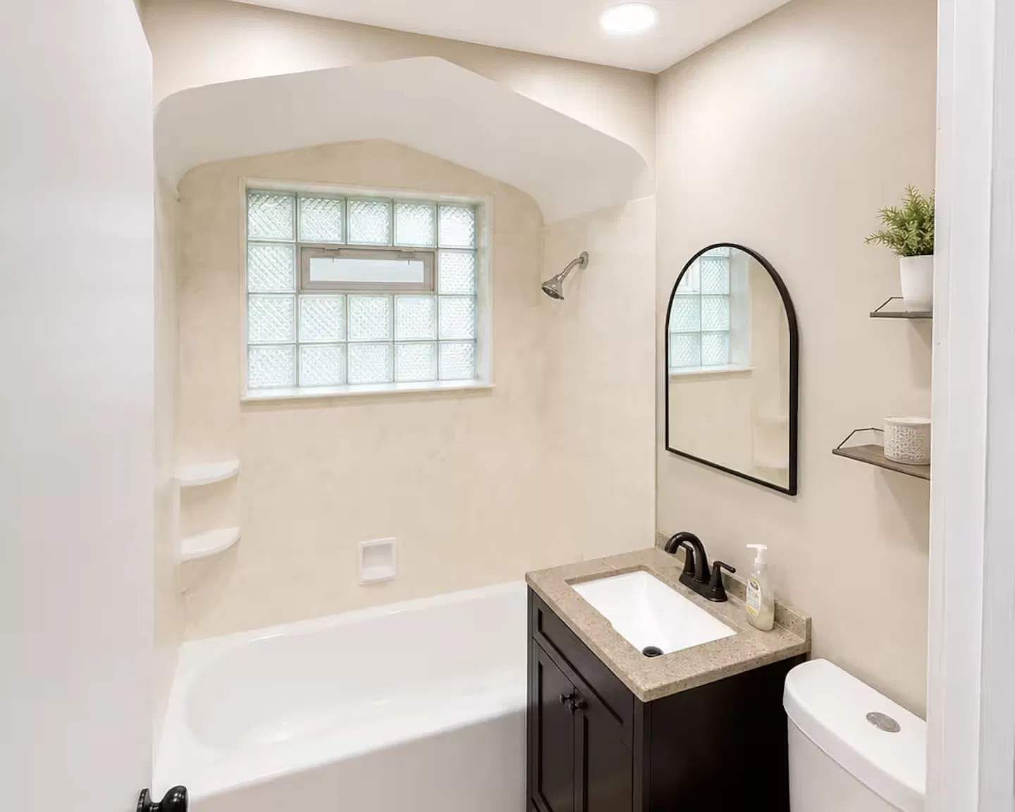2 bed, 1000 sqft, $2,600 — Photo 2