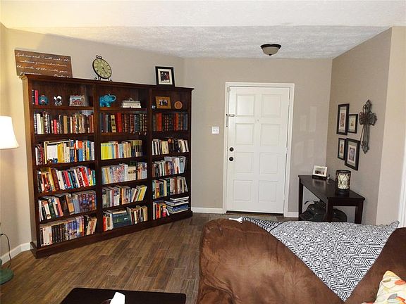 3rd image of 1531 Valley Landing Dr