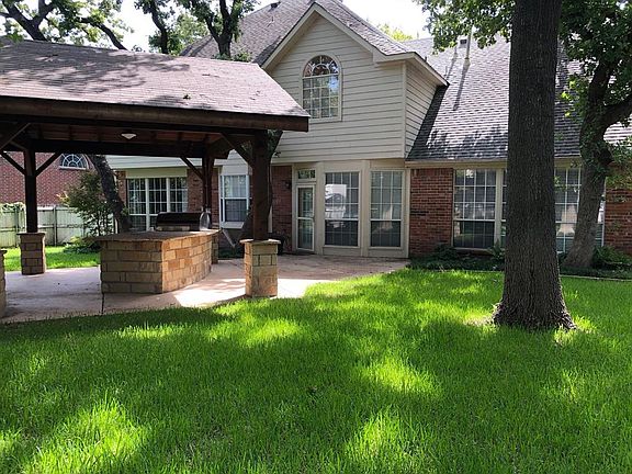 2nd image of 2704 Brittany Ln