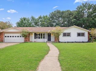 1226 Londonderry Ln, Ocean Springs, MS 39564