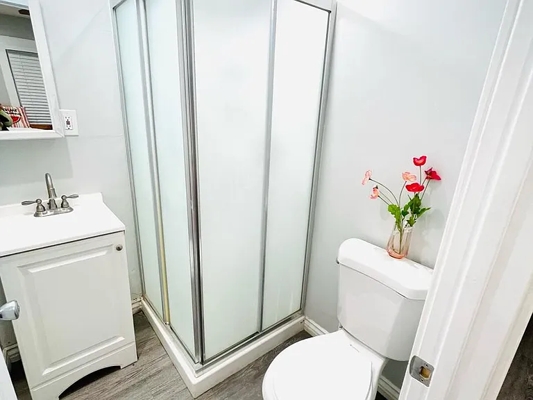 1034 W 39th Pl — Photo 10