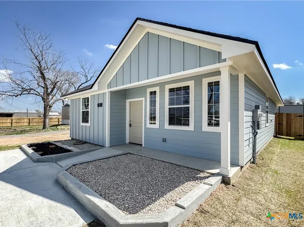 513 E Railroad St #1, Franklin, TX 77856