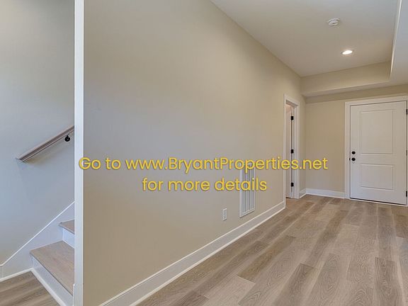 3rd image of 1135 Lawrence Ave
