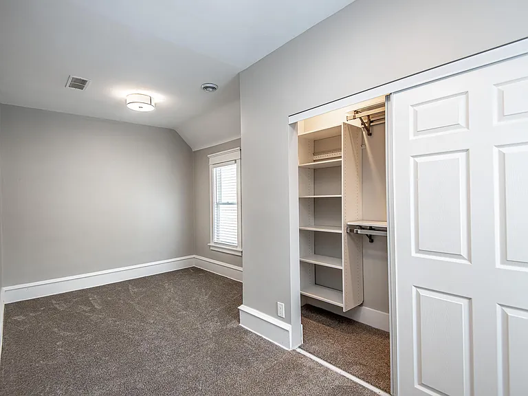 1028 E Pearson St — Photo 24