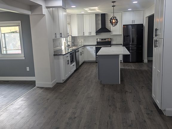 3rd image of 6787 Brookshire Dr