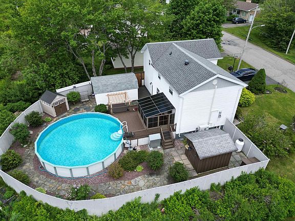 3rd image of 80 Parkwood Dr
