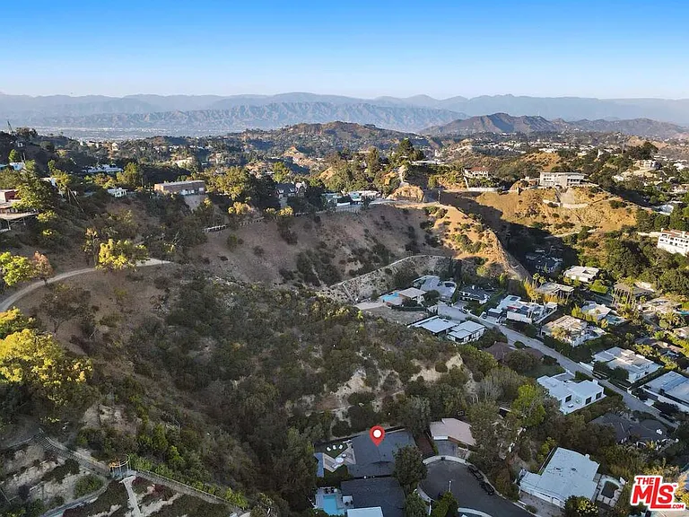 9289 Swallow Dr — Photo 45